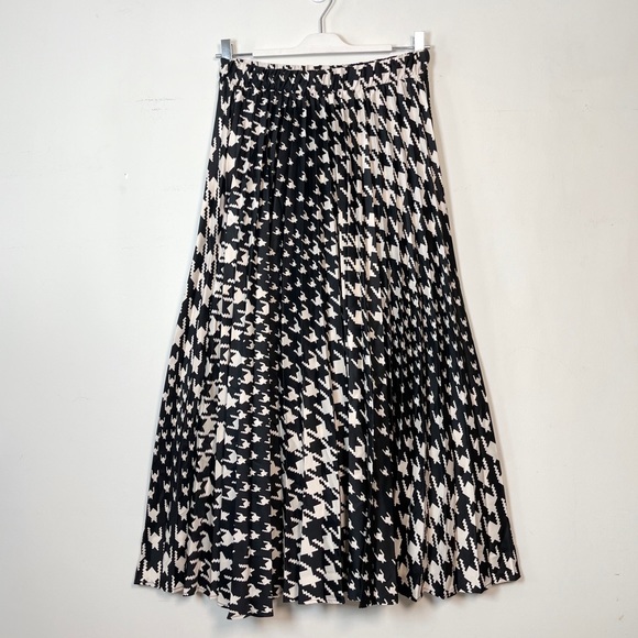 H&M | NWOT Pleated Satin Skirt - Picture 3 of 12